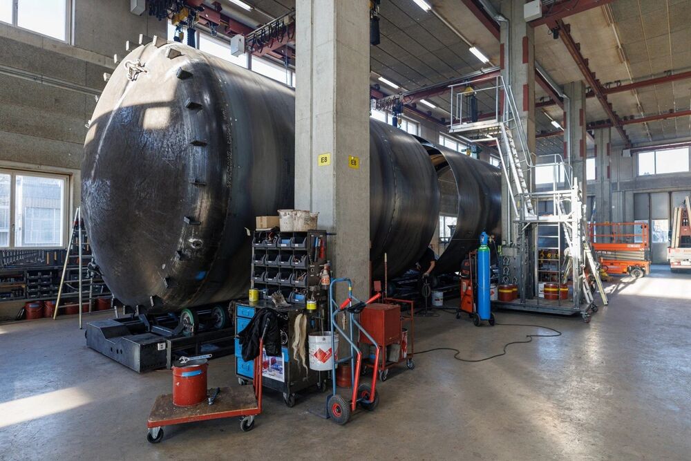 Produktion des Rekord-Speichers mit 320 m3 Nutzinhalt, 25 m Höhe, 4.1 m Durchmesser und 25 t Leergewicht.